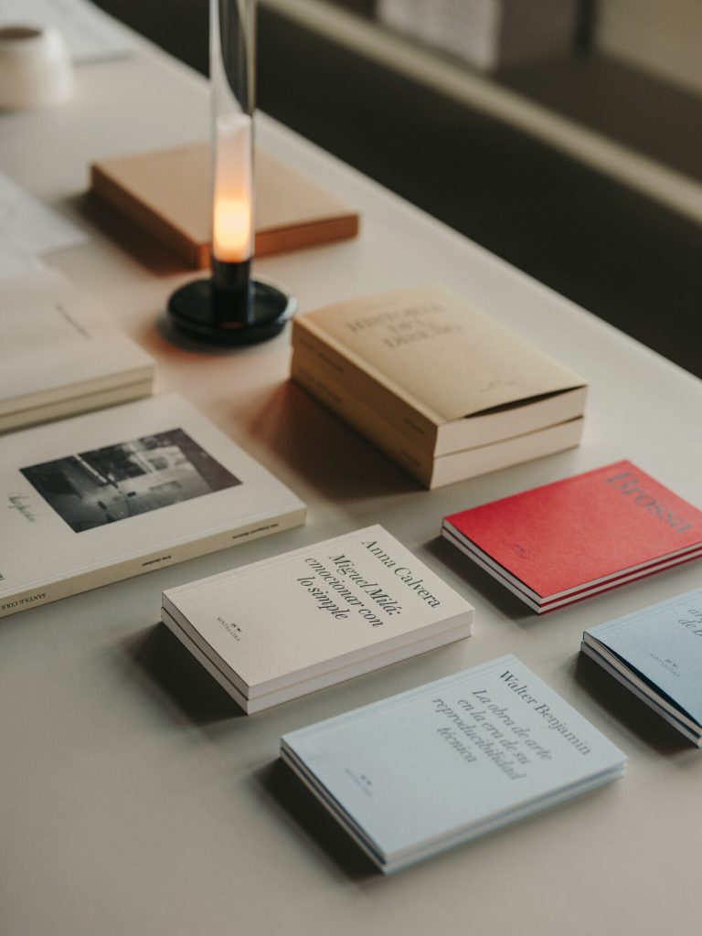 Galeria-Belloch-SalvaLopez-2024-309-Sylvestrina-Libros-x1700-768x1024